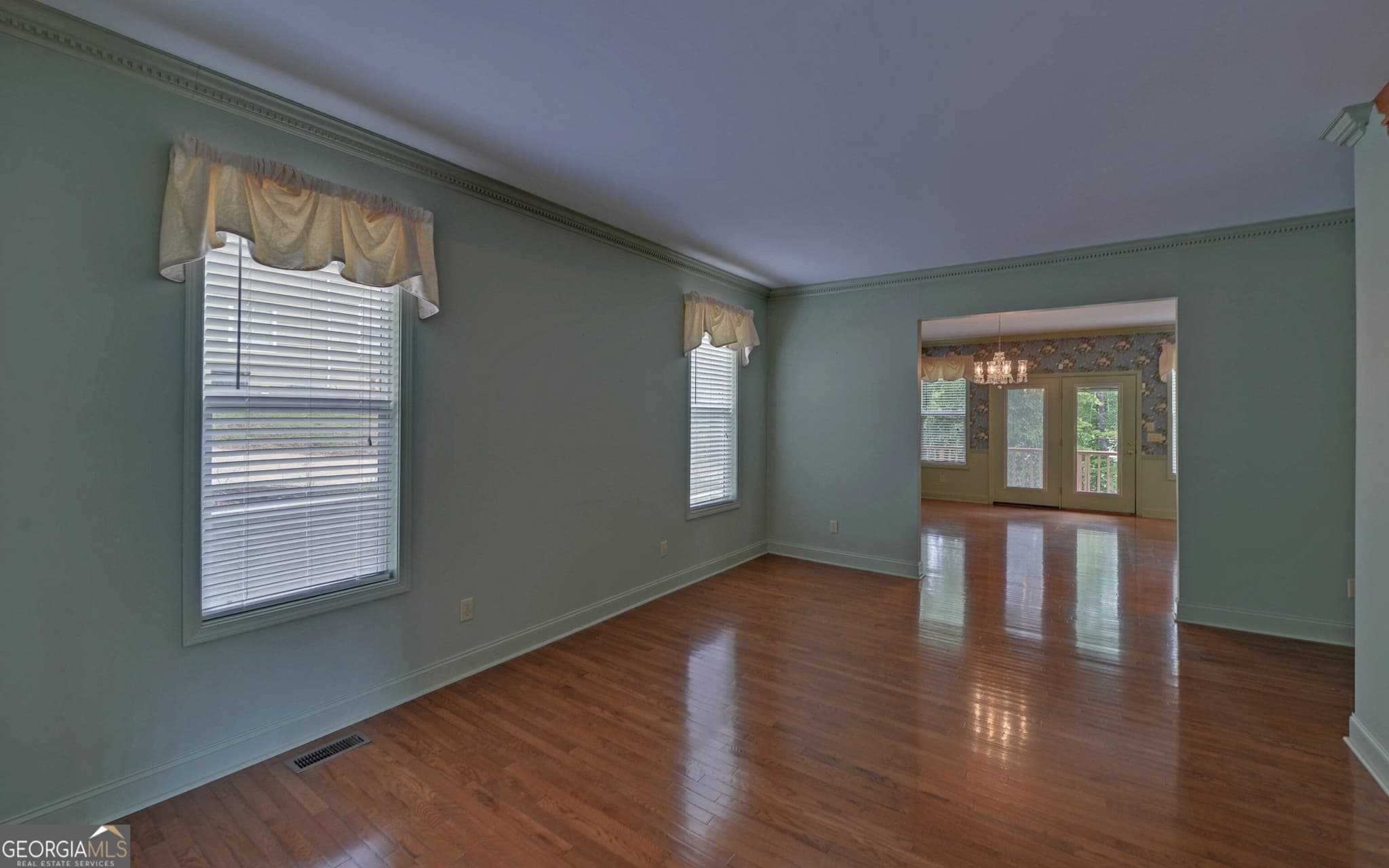 5 bedroom, 4 bathroom, 3,503 sq ft single family residence for sale at 371 Shorewood Circle, Toccoa, GA 30577 — photo 8