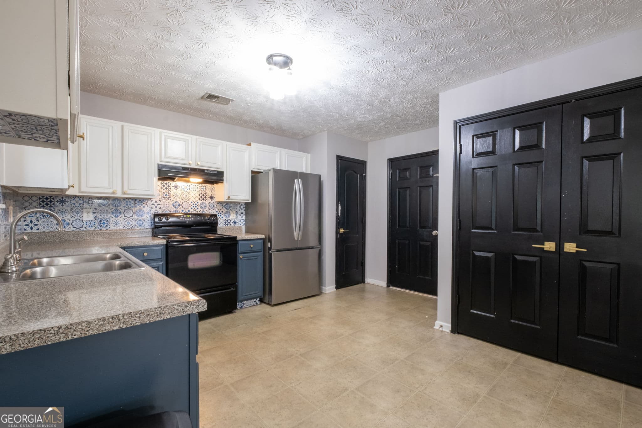 4 bedroom, 2.5 bathroom, 1,836 sq ft single family residence for sale at 315 Furrow Creek Court, Jackson, GA 30233 — photo 7