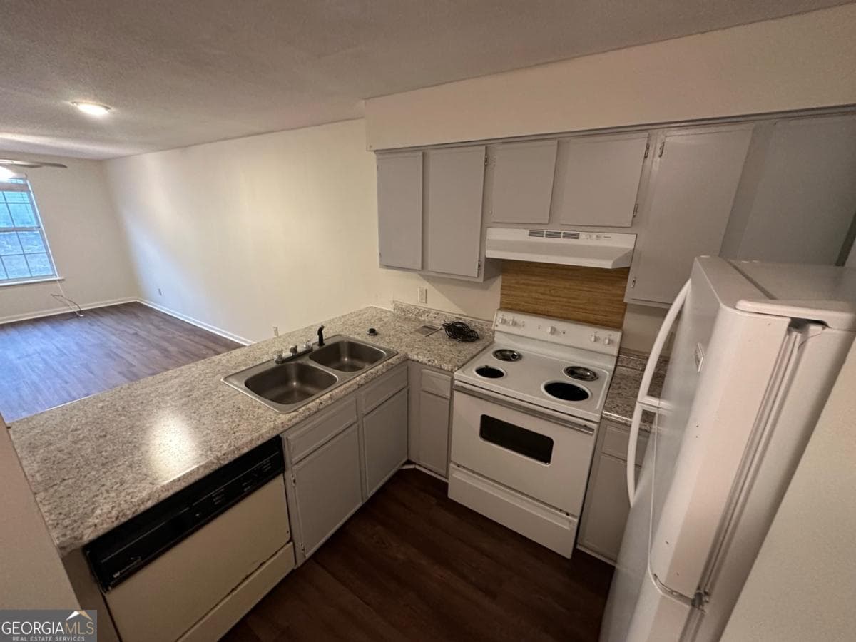 2 bedroom, 2 bathroom, 880 sq ft townhouse for sale at 222 Lanier Drive 209, Statesboro, GA 30458 — photo 3