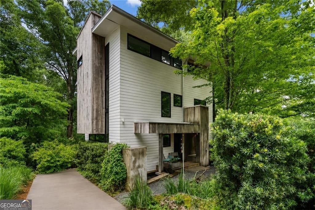 4 bedroom, 3.5 bathroom, 2,410 sq ft single family residence sold at 1346 Conway Road, Decatur, GA 30030