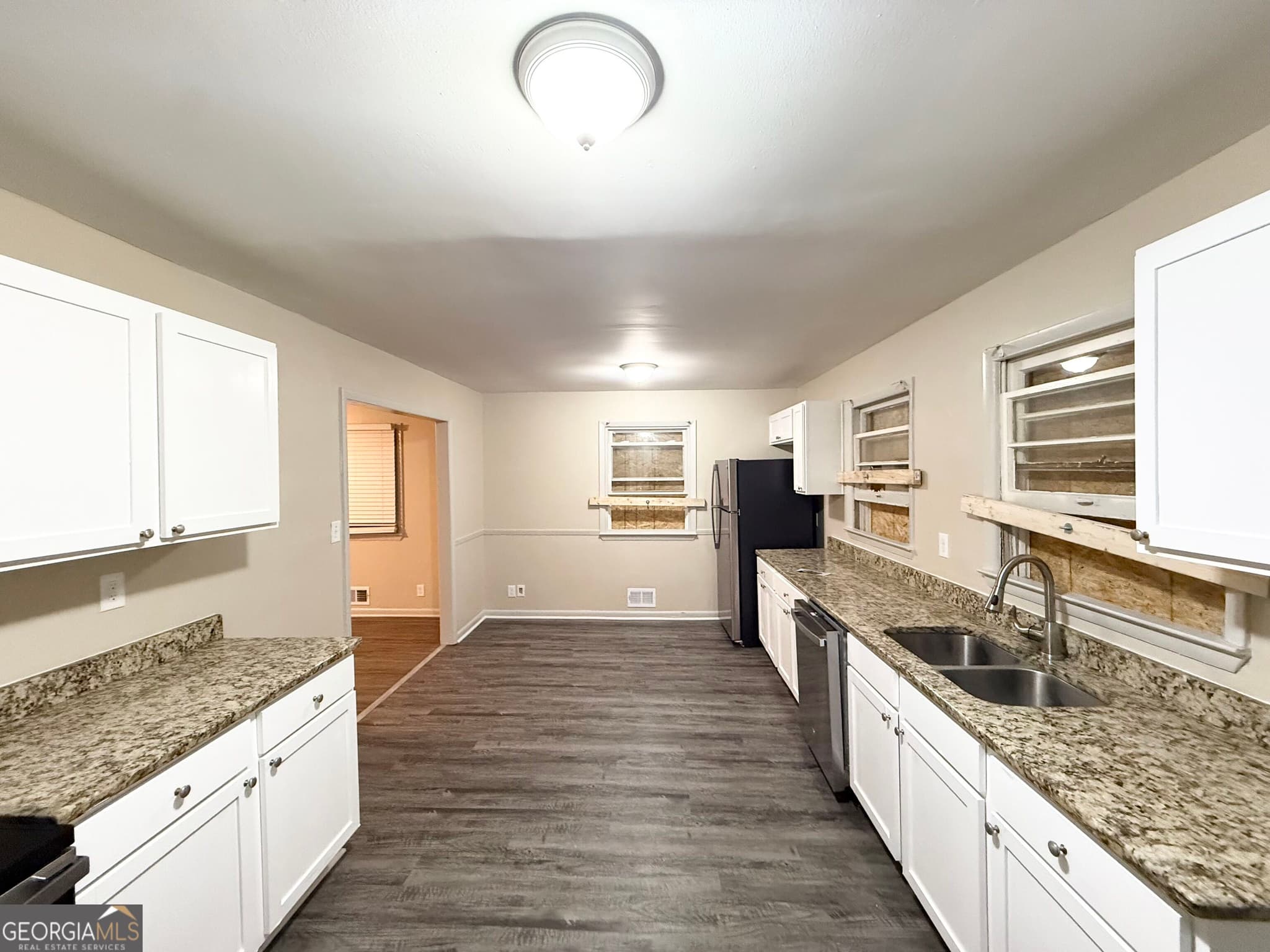 3 bedroom, 1 bathroom, 1,075 sq ft single family residence for sale at 6104 Hillandale Drive, South Fulton, GA 30349 — photo 7