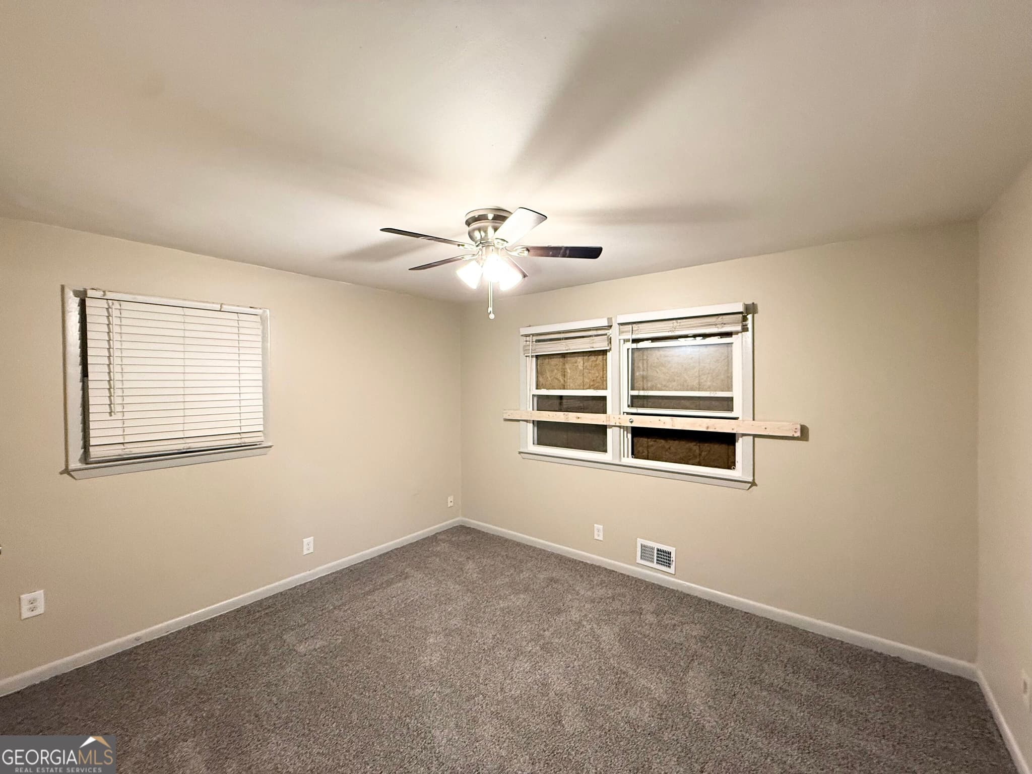 3 bedroom, 1 bathroom, 1,075 sq ft single family residence for sale at 6104 Hillandale Drive, South Fulton, GA 30349 — photo 9