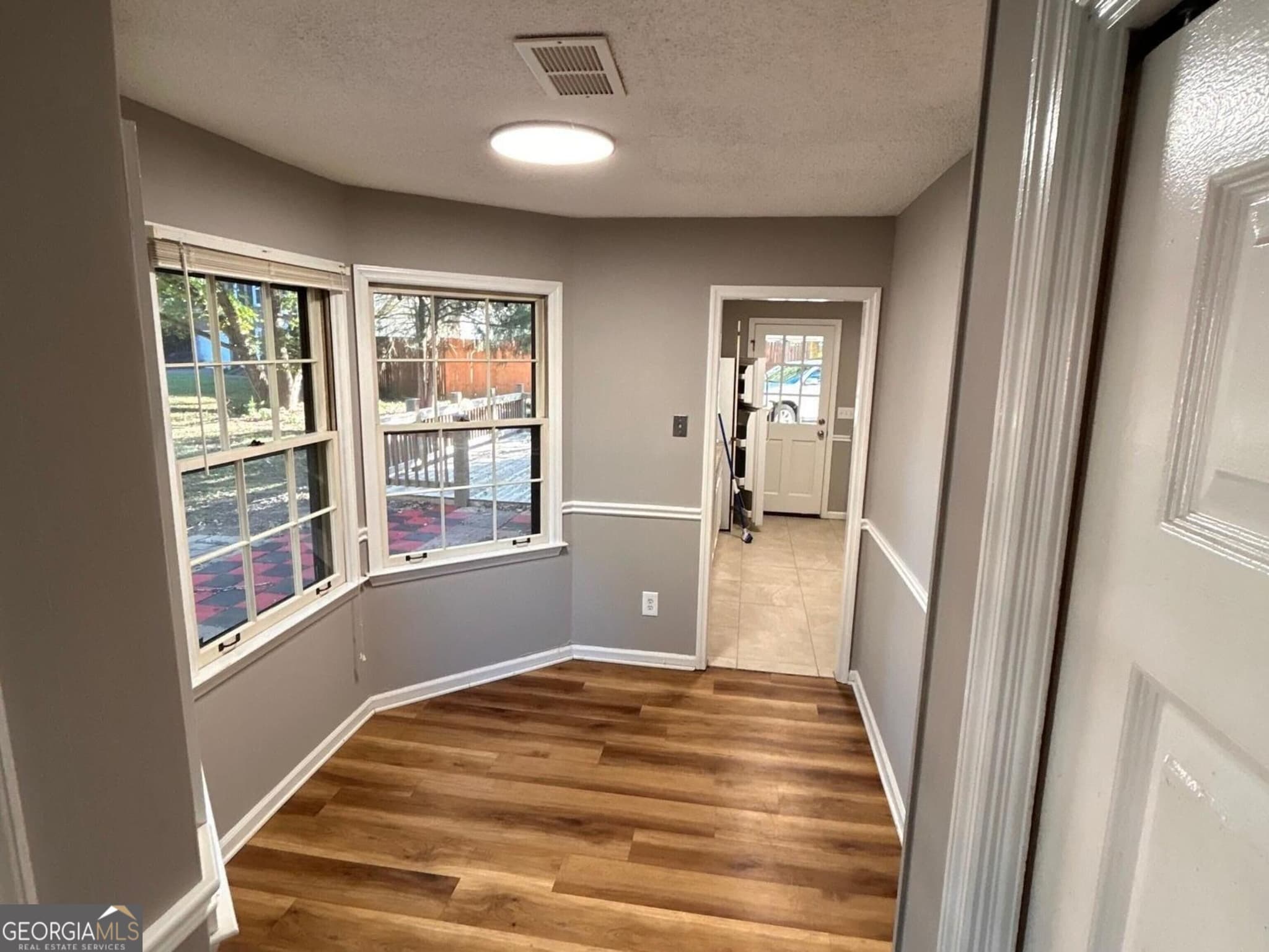 3 bedroom, 2.5 bathroom, 1,740 sq ft single family residence for sale at 4980 Whitewater Drive, Peachtree Corners, GA 30092 — photo 3