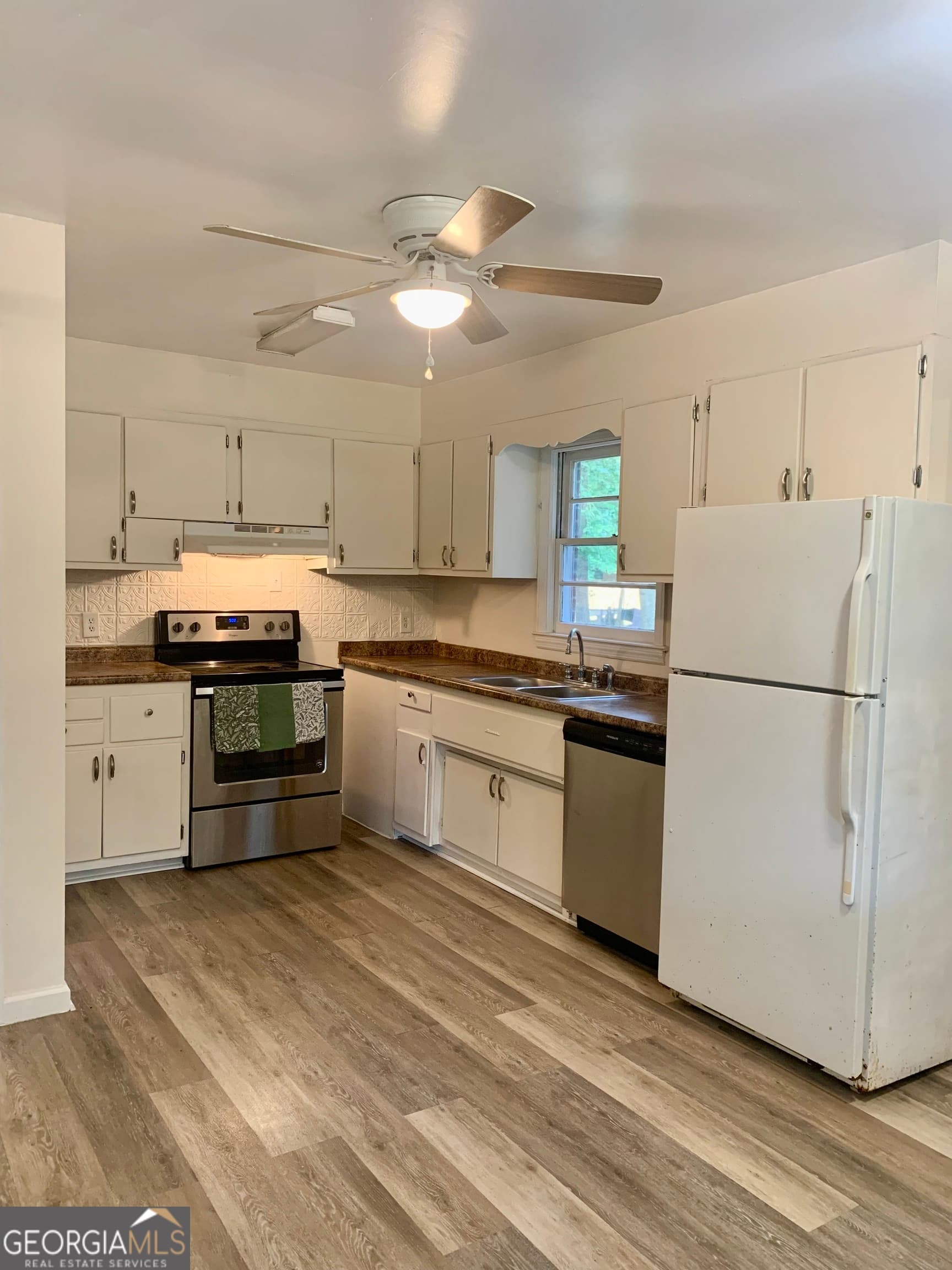 3 bedroom, 3 bathroom, 1,637 sq ft single family residence for sale at 416 Rogers Road, Hinesville, GA 31313 — photo 6