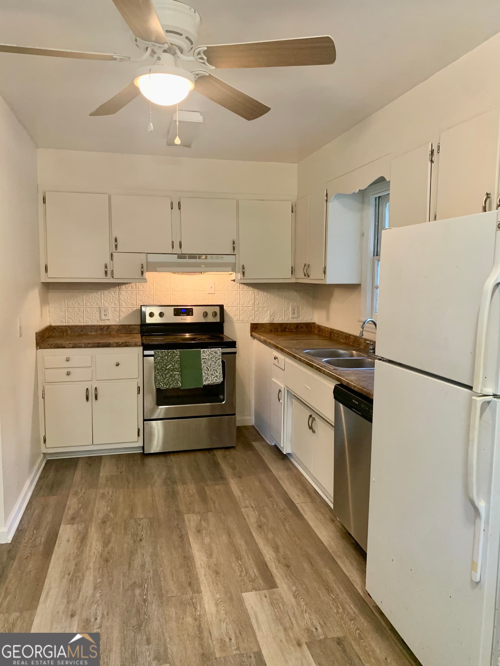 3 bedroom, 3 bathroom, 1,637 sq ft single family residence for sale at 416 Rogers Road, Hinesville, GA 31313 — photo 7
