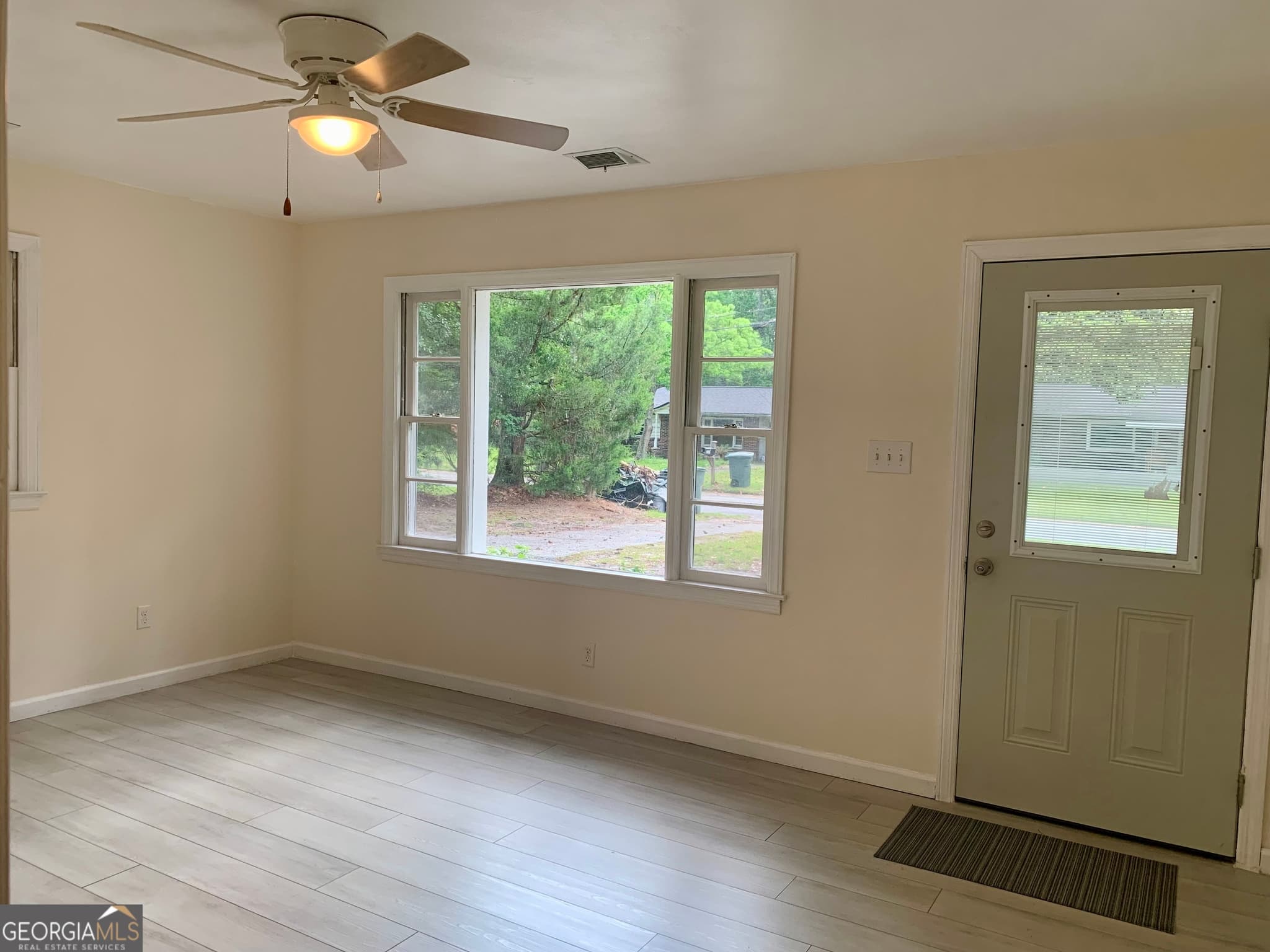 3 bedroom, 3 bathroom, 1,637 sq ft single family residence for sale at 416 Rogers Road, Hinesville, GA 31313 — photo 5