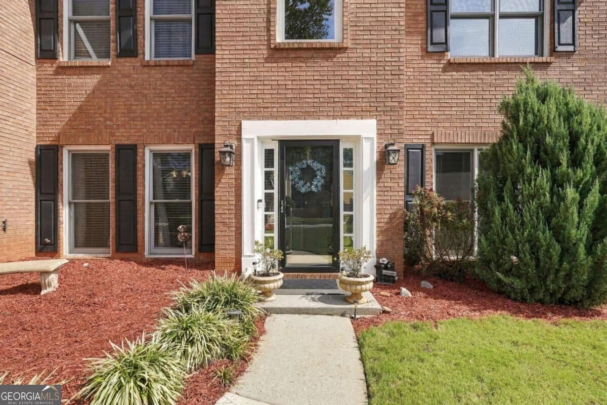 5 bedroom, 2.5 bathroom, 3,152 sq ft single family residence for sale at 475 Leggett Drive, Lawrenceville, GA 30043 — photo 2
