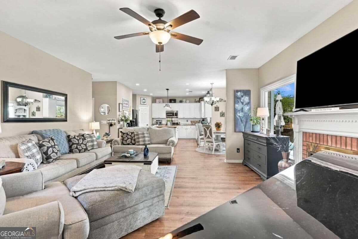 5 bedroom, 2.5 bathroom, 3,152 sq ft single family residence for sale at 475 Leggett Drive, Lawrenceville, GA 30043 — photo 4