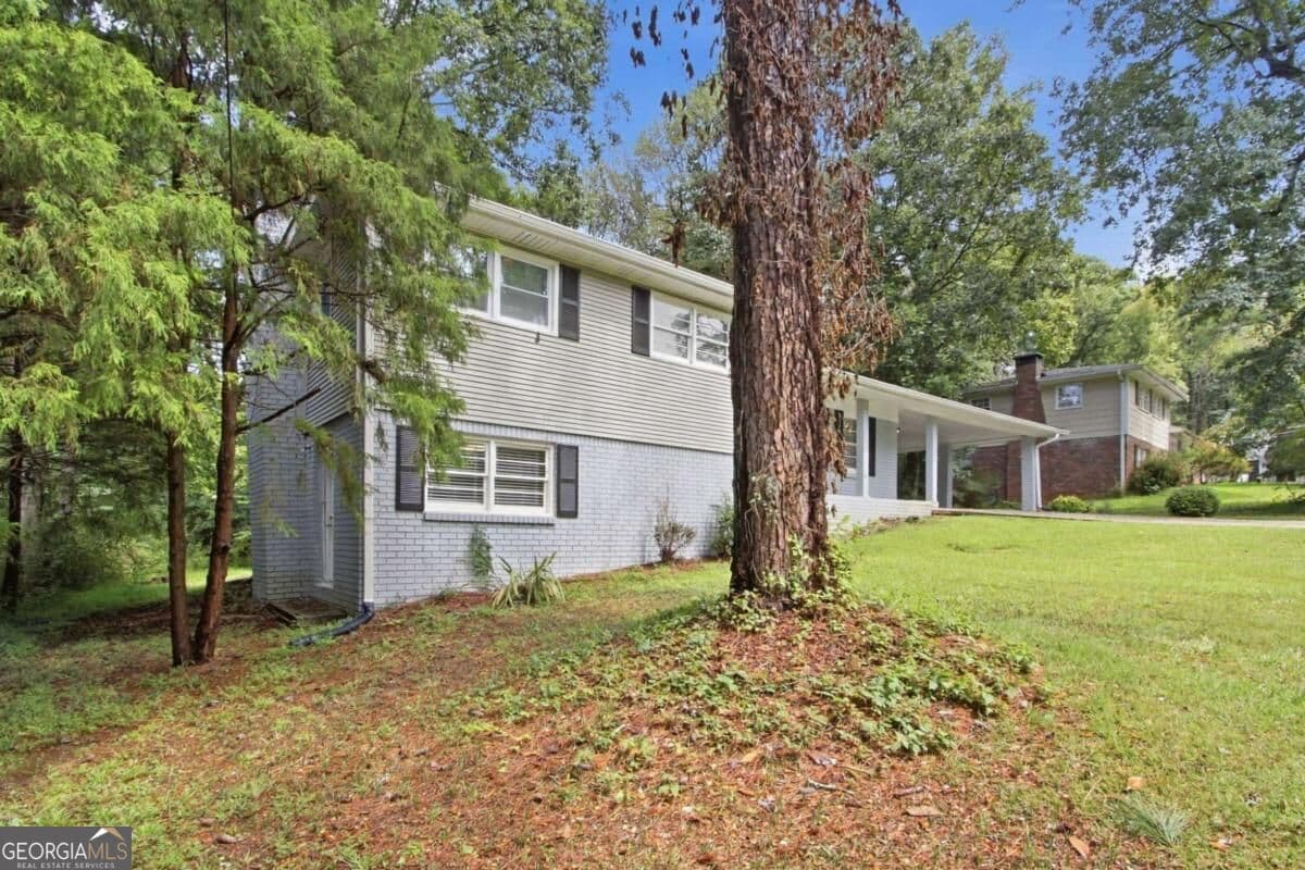 3 bedroom, 2 bathroom, 1,384 sq ft single family residence for sale at 7280 Hollyhock Drive, Douglasville, GA 30135 — photo 2
