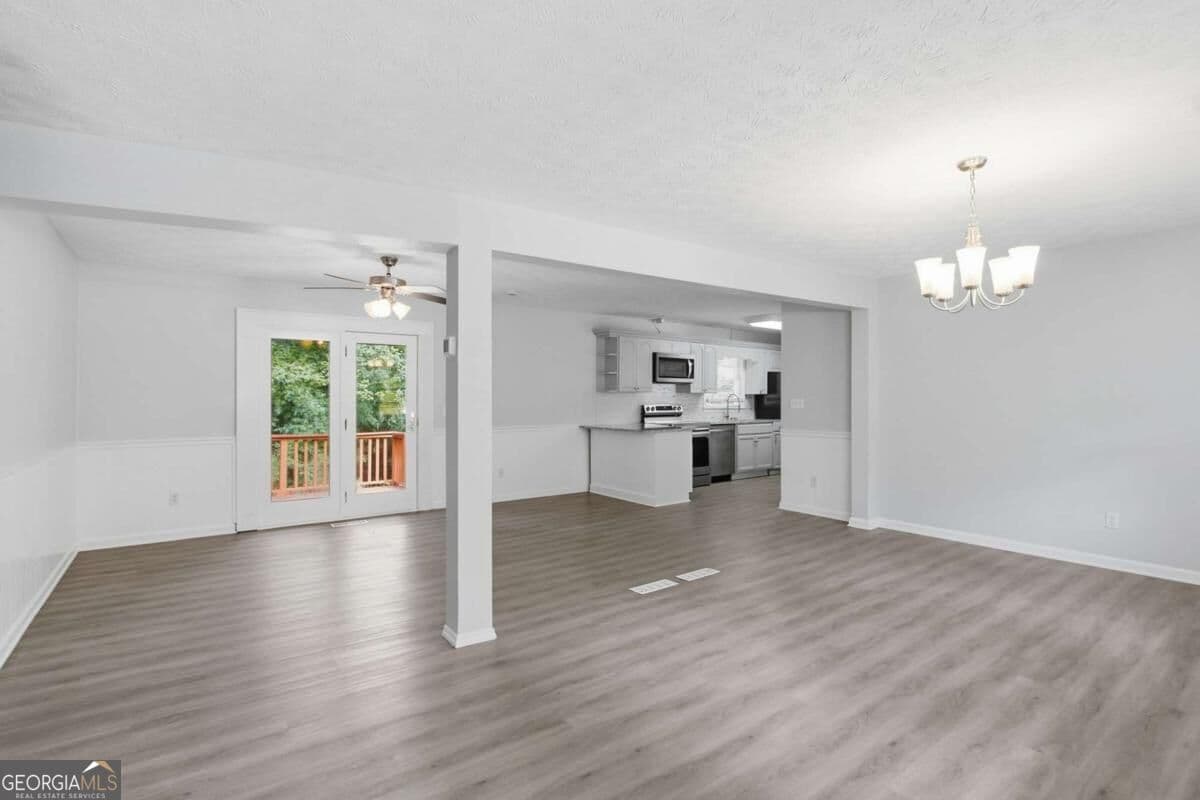 3 bedroom, 2 bathroom, 1,384 sq ft single family residence for sale at 7280 Hollyhock Drive, Douglasville, GA 30135 — photo 6