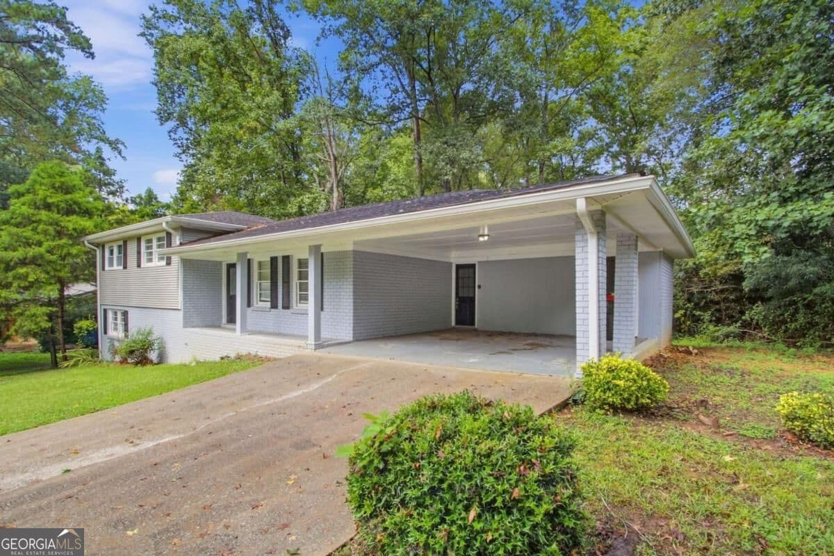 3 bedroom, 2 bathroom, 1,384 sq ft single family residence for sale at 7280 Hollyhock Drive, Douglasville, GA 30135 — photo 3