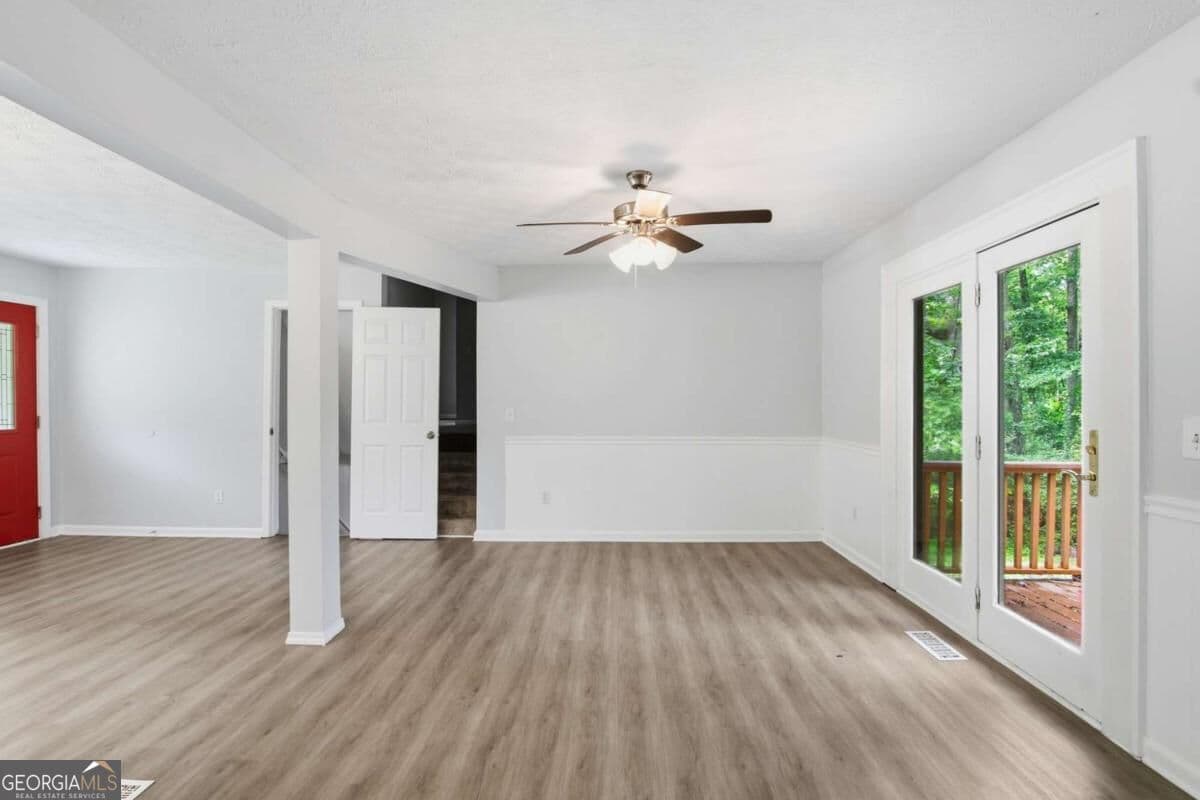 3 bedroom, 2 bathroom, 1,384 sq ft single family residence for sale at 7280 Hollyhock Drive, Douglasville, GA 30135 — photo 5