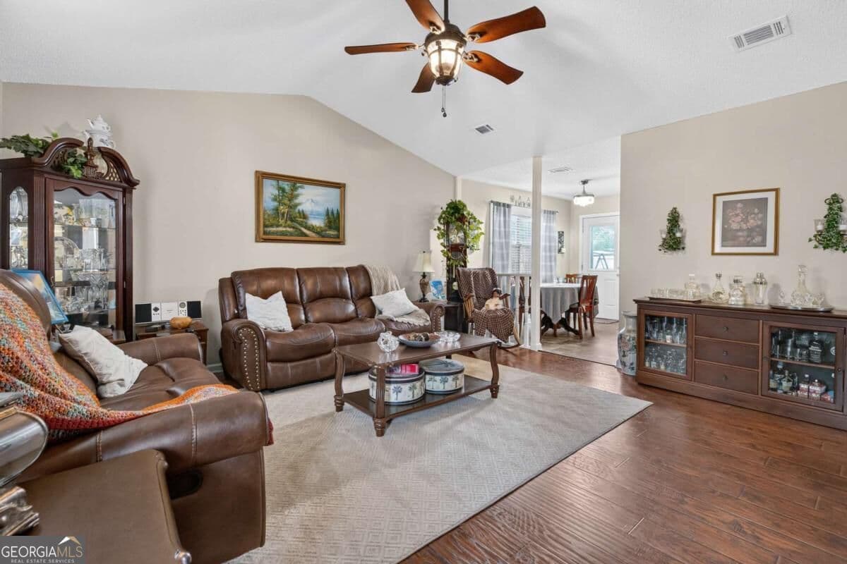 3 bedroom, 2 bathroom, 1,120 sq ft single family residence for sale at 260 Glenn Bryant Road, Hinesville, GA 31313 — photo 6