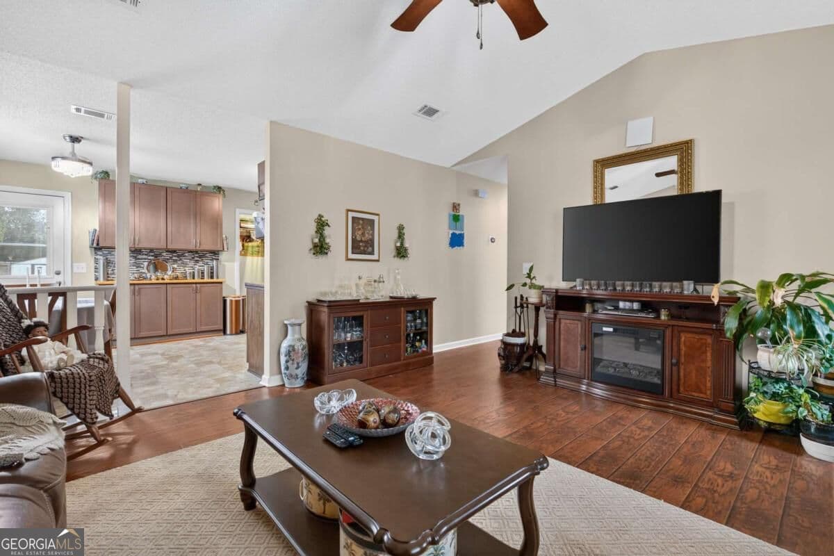 3 bedroom, 2 bathroom, 1,120 sq ft single family residence for sale at 260 Glenn Bryant Road, Hinesville, GA 31313 — photo 9