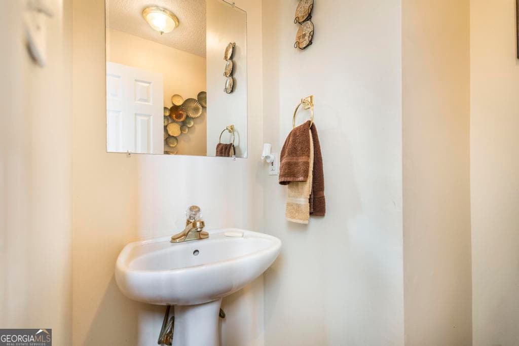 4 bedroom, 3.5 bathroom, 3,290 sq ft single family residence for sale at 158 Olivia Circle, Macon, GA 31211 — photo 6