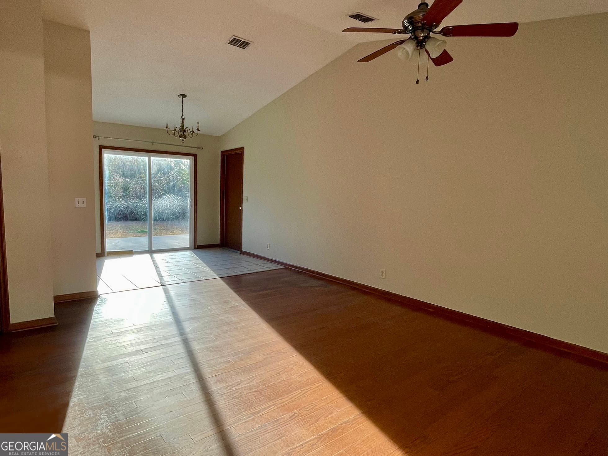 3 bedroom, 2 bathroom, 1,200 sq ft single family residence for rent at 154 Greenacre Circle, Kingsland, GA 31548 for $1,650 a month — photo 2