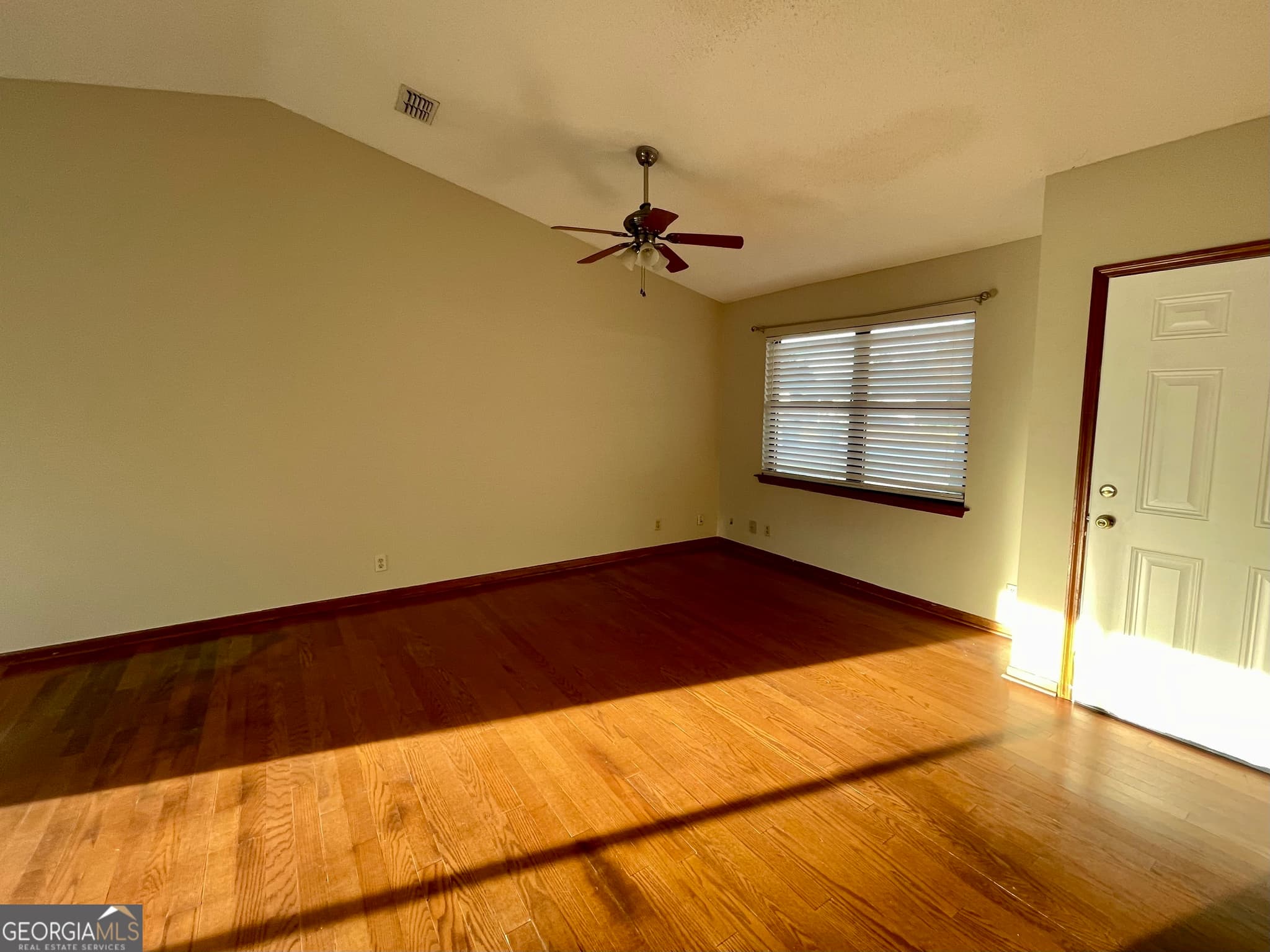 3 bedroom, 2 bathroom, 1,200 sq ft single family residence for rent at 154 Greenacre Circle, Kingsland, GA 31548 for $1,650 a month — photo 3
