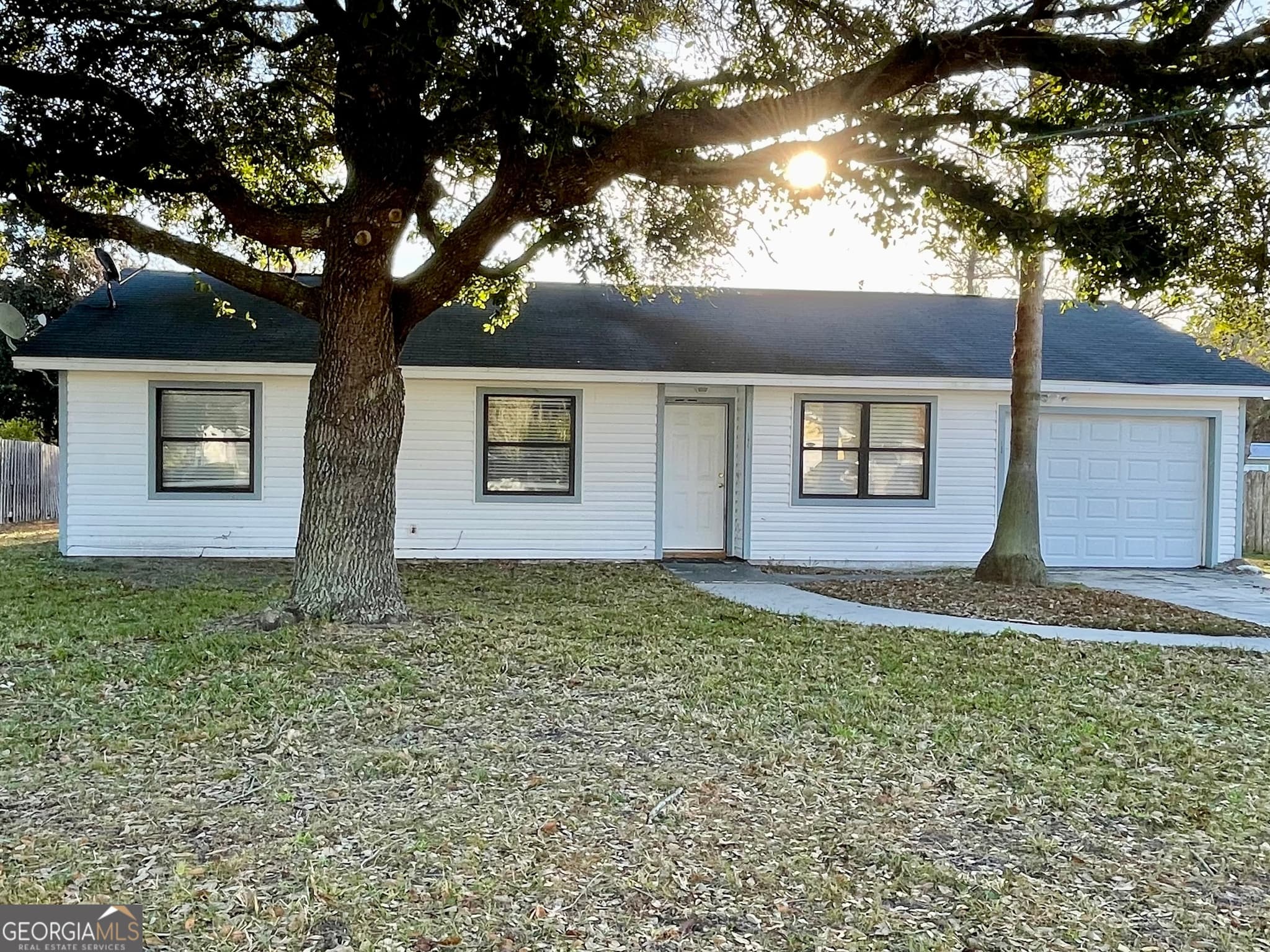3 bedroom, 2 bathroom, 1,200 sq ft single family residence for rent at 154 Greenacre Circle, Kingsland, GA 31548 for $1,650 a month