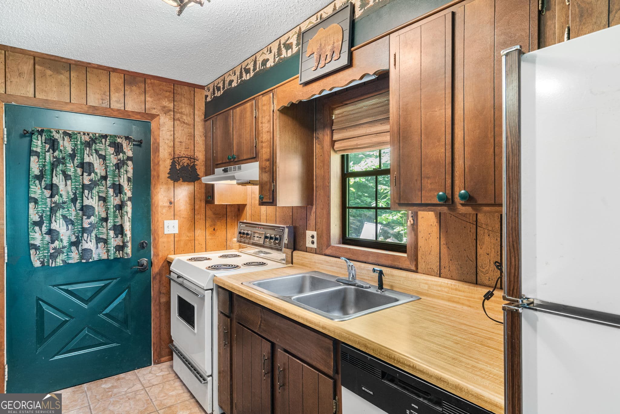 2 bedroom, 1 bathroom cabin,single family residence for sale at 231 Dogwood Circle, Hayesville, NC 28904 — photo 10