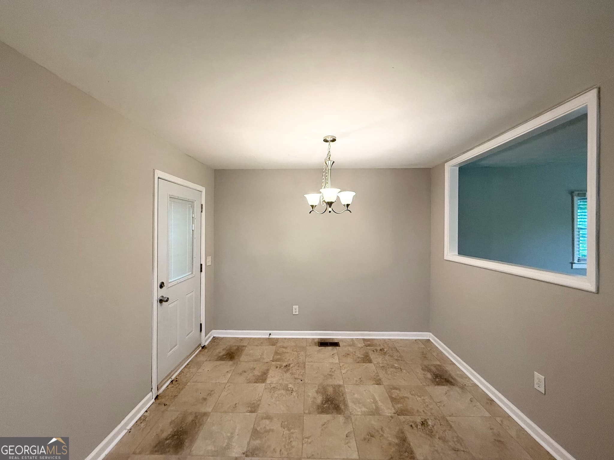 4 bedroom, 1 bathroom, 1,144 sq ft single family residence for sale at 3169 Pennington Circle, Atlanta, GA 30354 — photo 4