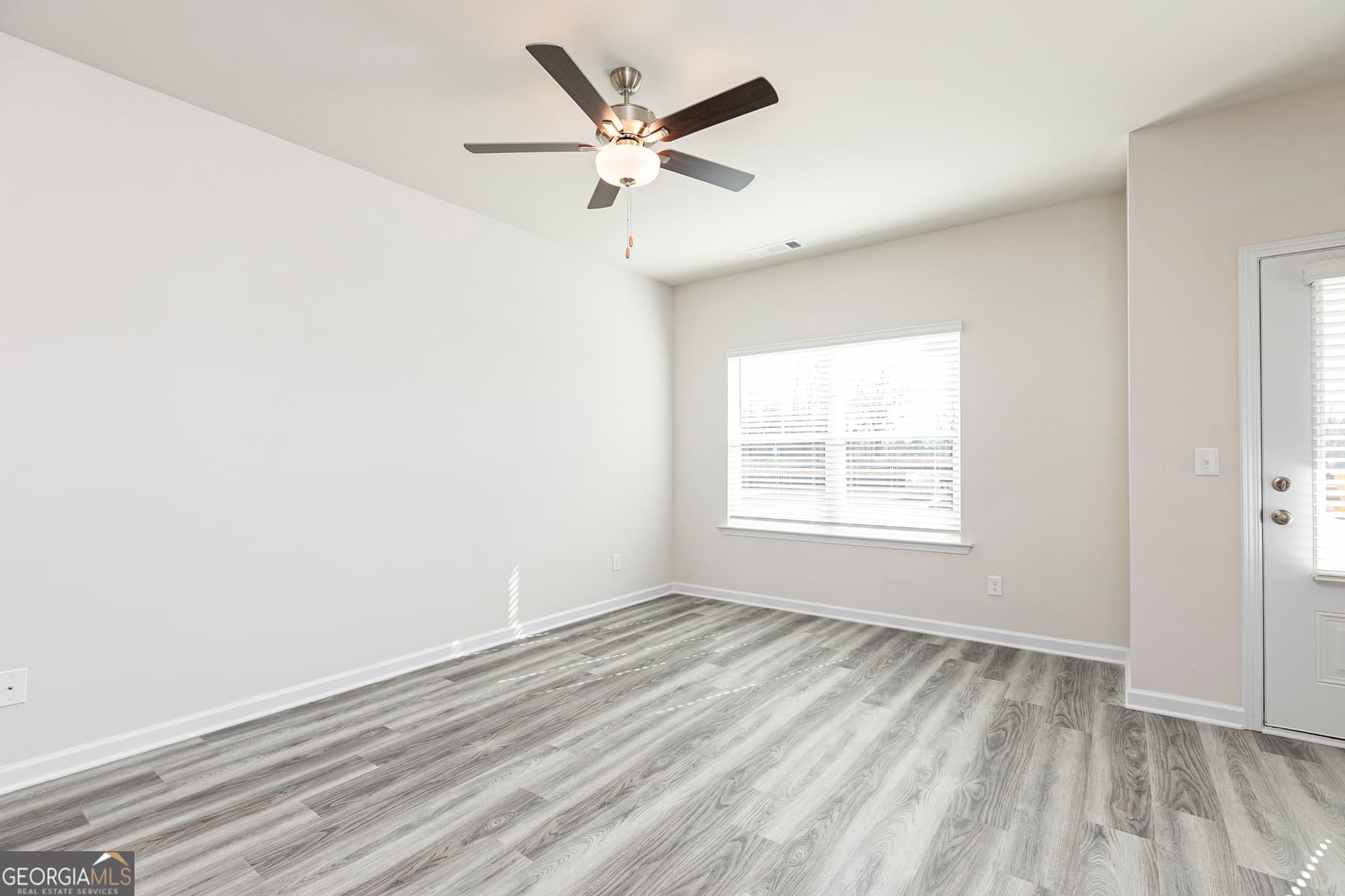2 bedroom, 2.5 bathroom, 1,187 sq ft townhouse for sale at 243 Rooker Drive, Lagrange, GA 30241 — photo 7