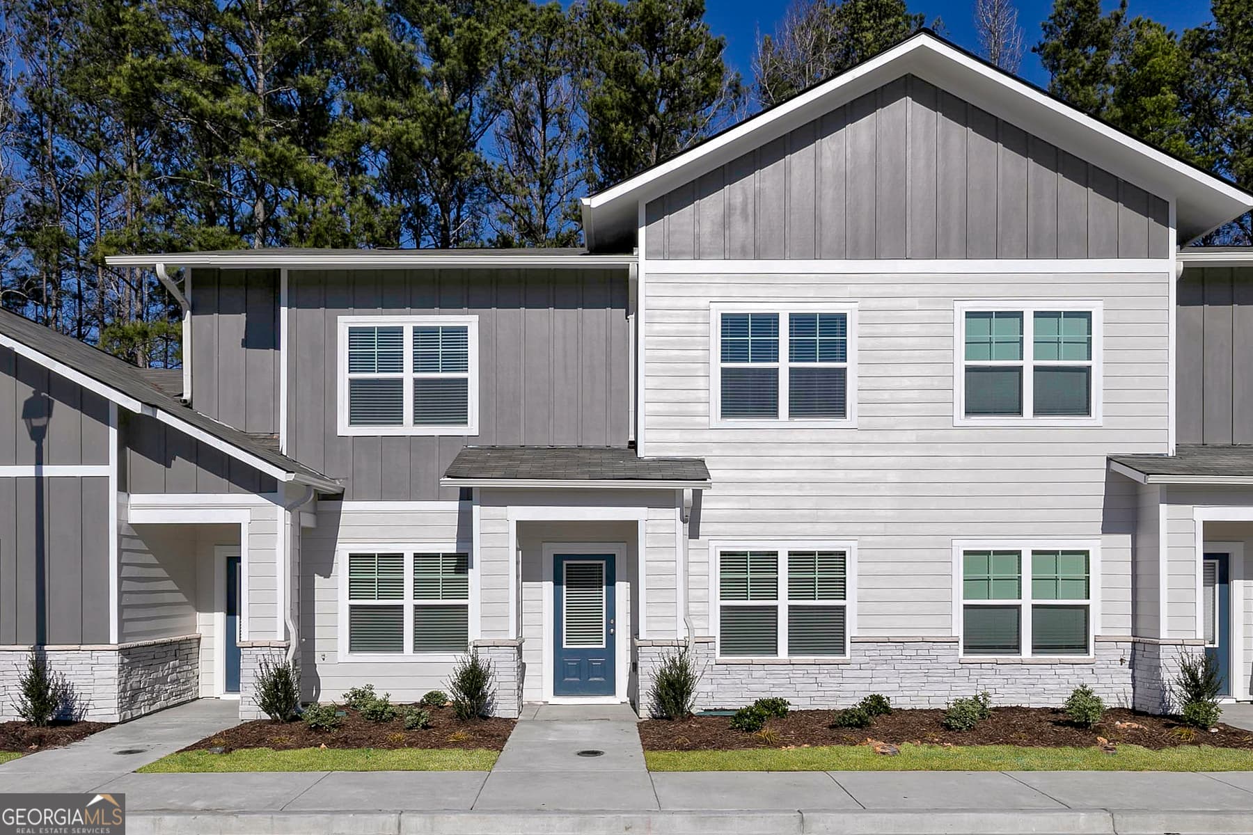 2 bedroom, 2.5 bathroom, 1,187 sq ft townhouse for sale at 243 Rooker Drive, Lagrange, GA 30241 — photo 1 of 34