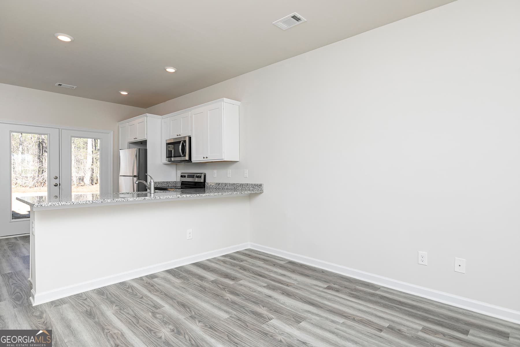 2 bedroom, 2.5 bathroom, 1,187 sq ft townhouse for sale at 243 Rooker Drive, Lagrange, GA 30241 — photo 4