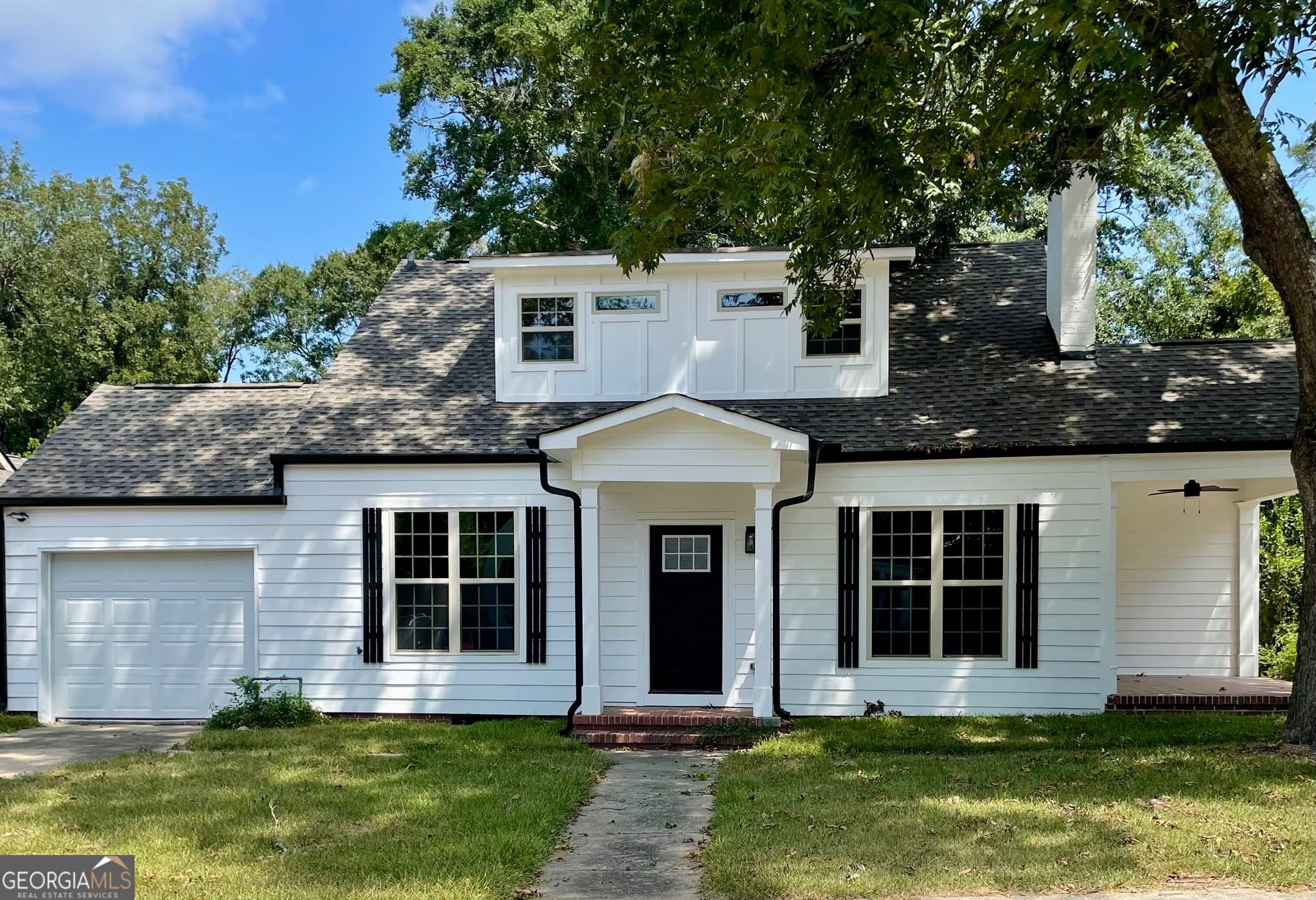 5 bedroom, 4 bathroom, 2,808 sq ft single family residence for sale at 148 Holmes Street, Barnesville, GA 30204 — photo 1 of 50