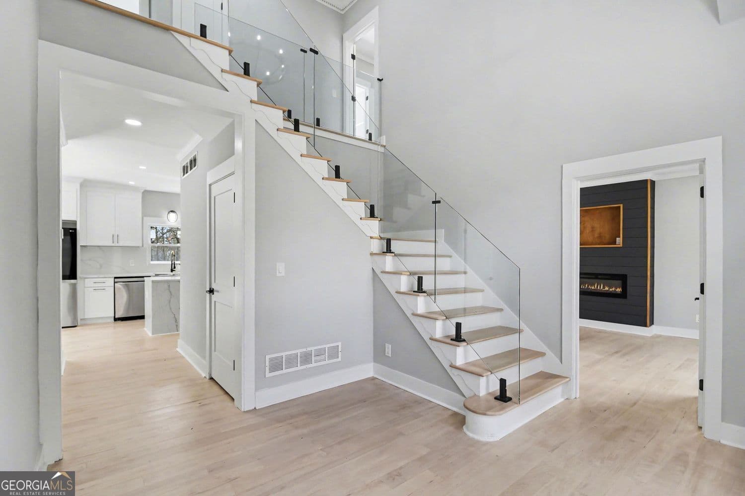 6 bedroom, 4 bathroom, 4,944 sq ft single family residence for sale at 270 Boulder Drive, Roswell, GA 30075 — photo 5
