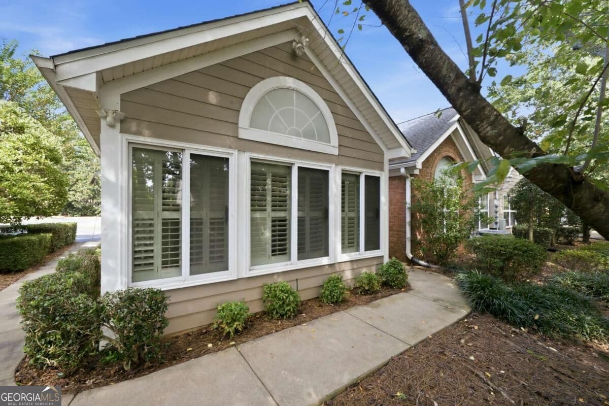 3 bedroom, 2 bathroom, 1,700 sq ft condominium for sale at 2235 Orchard Place, Roswell, GA 30076 — photo 2