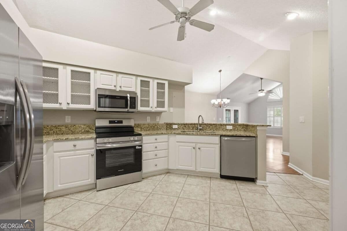 3 bedroom, 2 bathroom, 1,700 sq ft condominium for sale at 2235 Orchard Place, Roswell, GA 30076 — photo 6