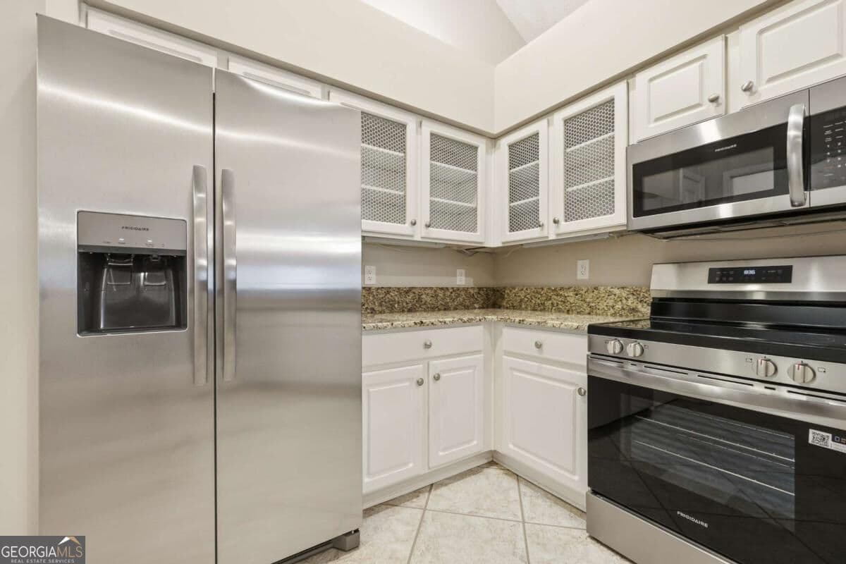 3 bedroom, 2 bathroom, 1,700 sq ft condominium for sale at 2235 Orchard Place, Roswell, GA 30076 — photo 7