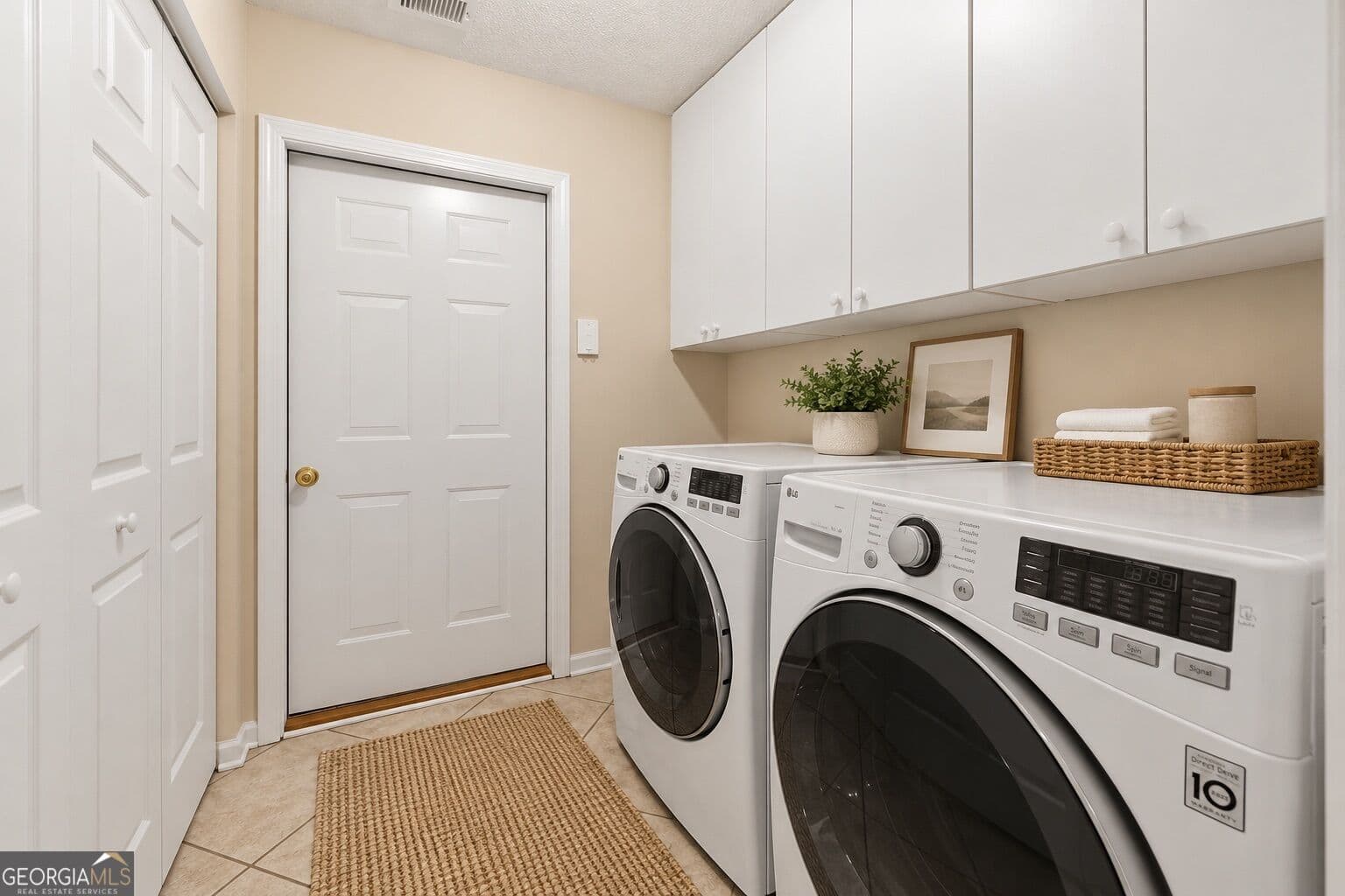 3 bedroom, 2 bathroom, 1,700 sq ft condominium for sale at 2235 Orchard Place, Roswell, GA 30076 — photo 9