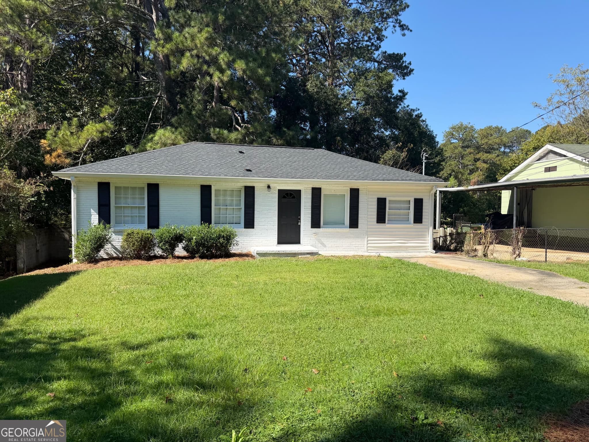 3 bedroom, 2 bathroom, 1,032 sq ft single family residence for sale at 2823 Marco Drive, Atlanta, GA 30318 — photo 2