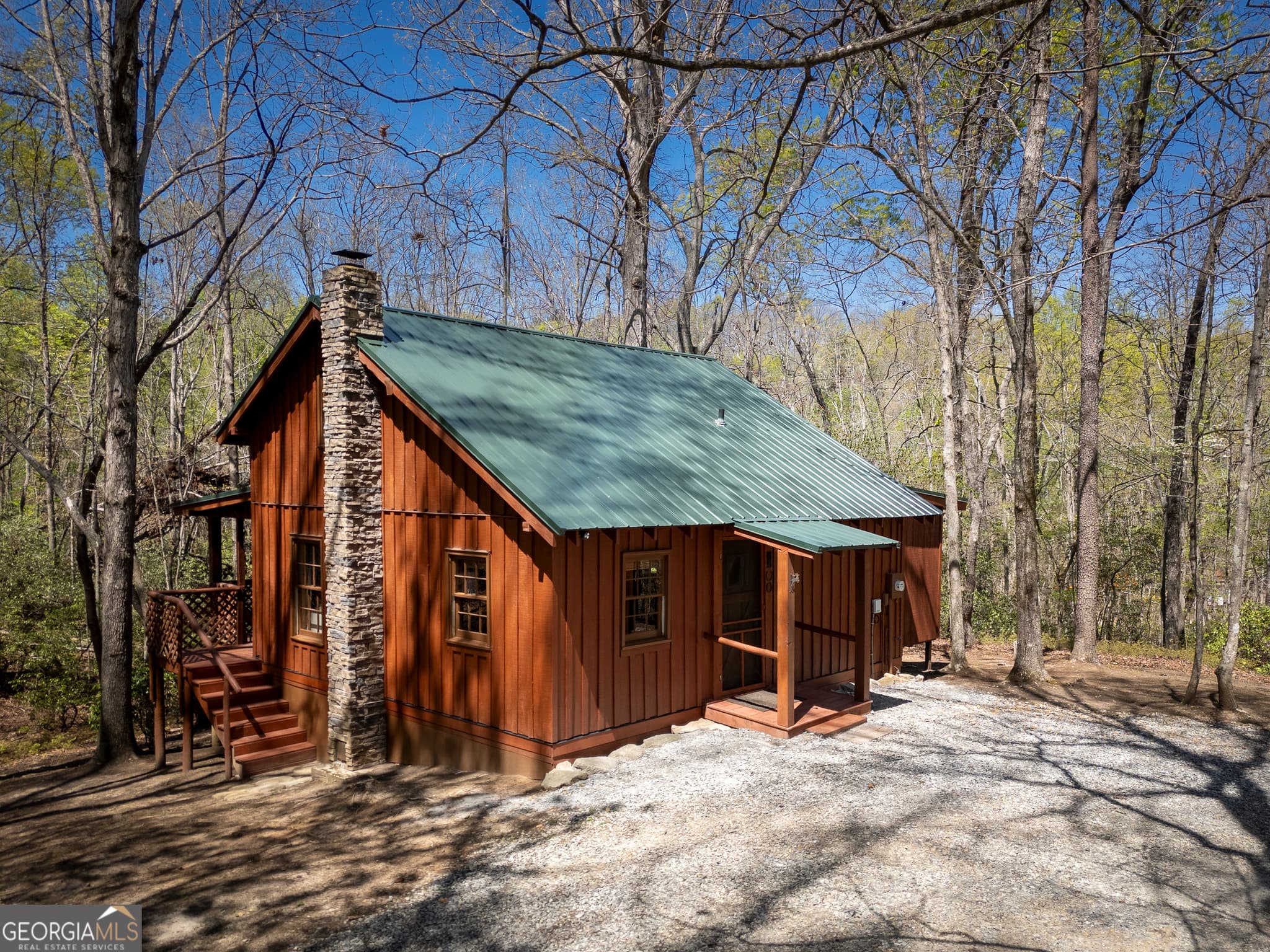 1 bedroom, 1 bathroom, 916 sq ft cabin,single family residence sold at 239 Pebble Lane, Cleveland, GA 30528