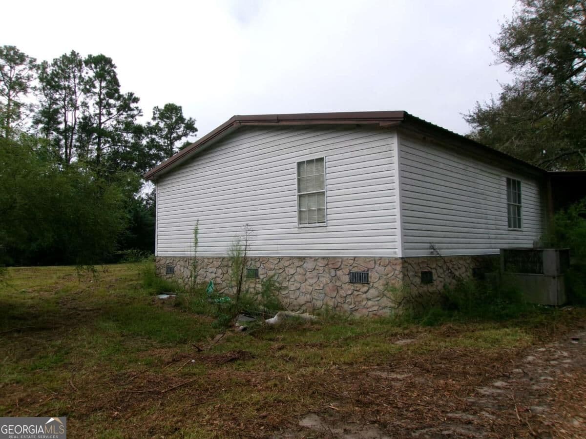 3 bedroom, 2 bathroom, 1,568 sq ft manufactured home,single family residence under contract at 2563 Old Ocilla Road ---, Tifton, GA 31794 — photo 2