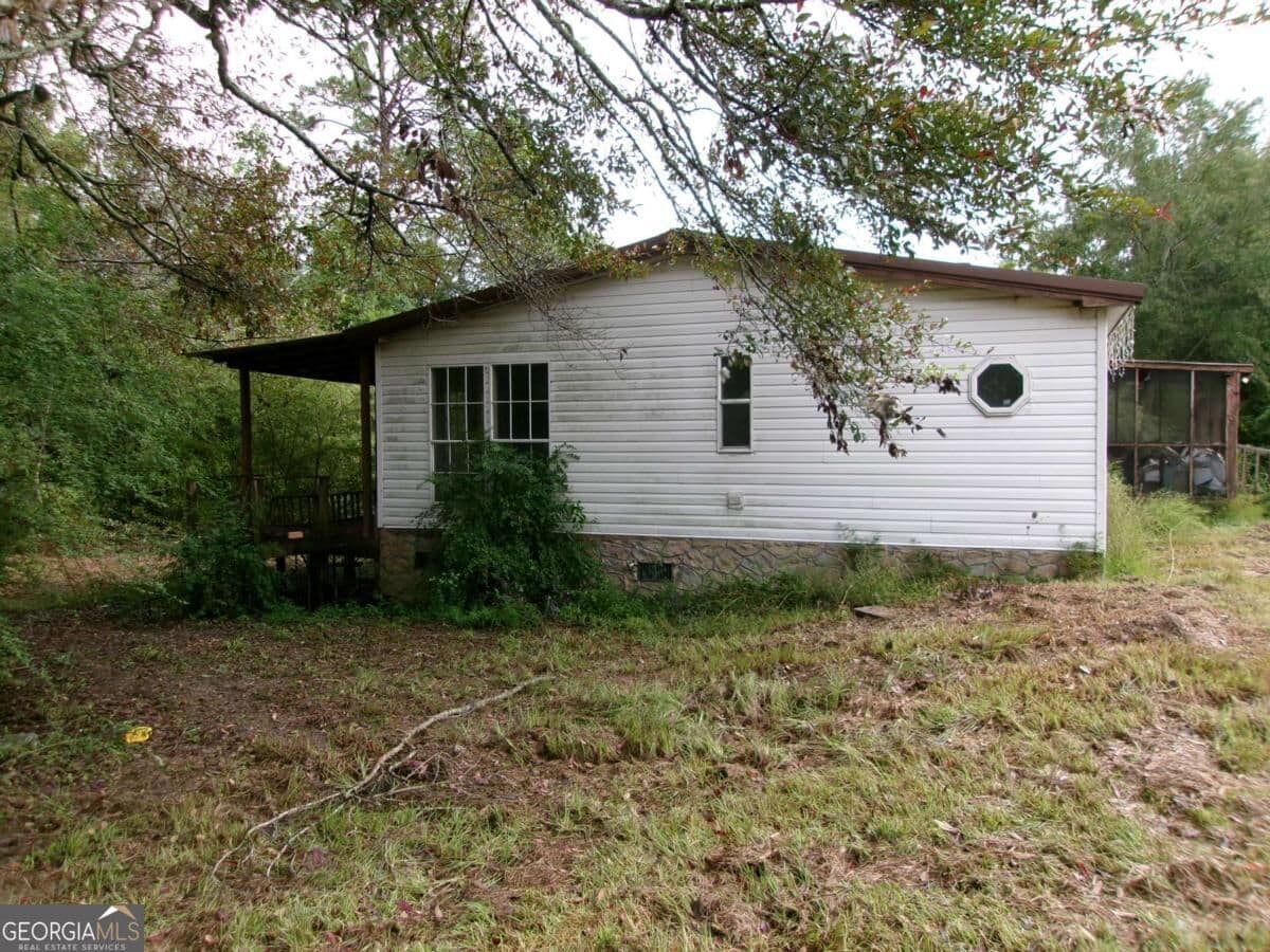 3 bedroom, 2 bathroom, 1,568 sq ft manufactured home,single family residence under contract at 2563 Old Ocilla Road ---, Tifton, GA 31794 — photo 3