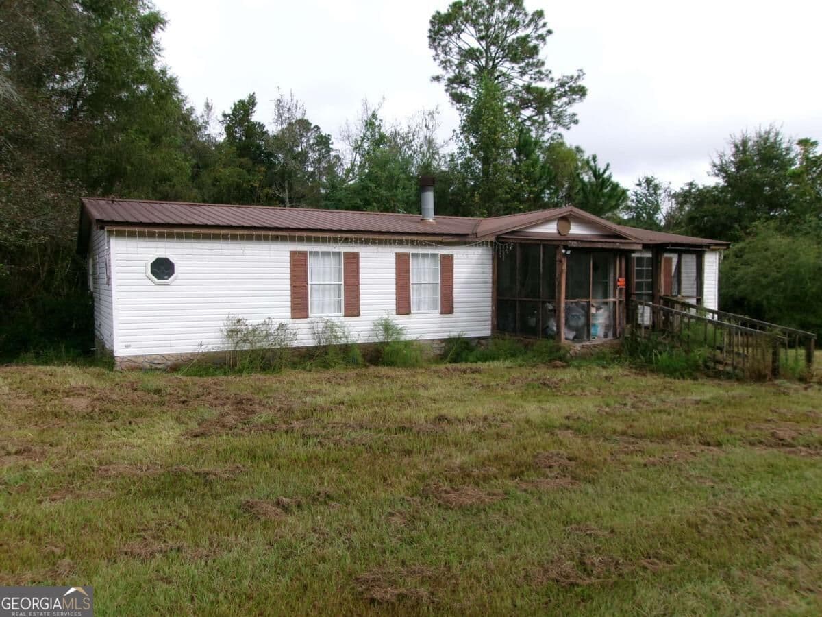 3 bedroom, 2 bathroom, 1,568 sq ft manufactured home,single family residence under contract at 2563 Old Ocilla Road ---, Tifton, GA 31794