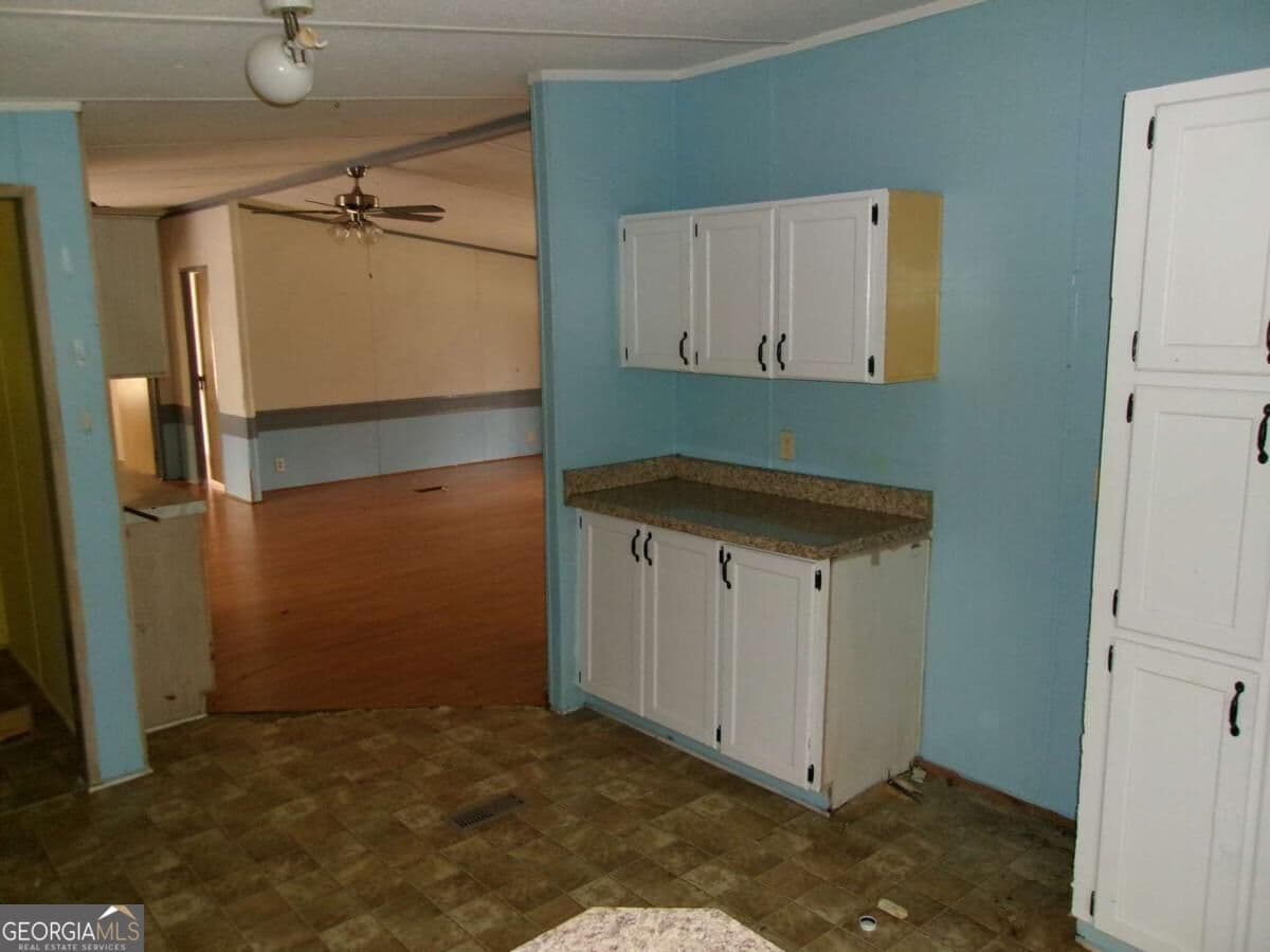 3 bedroom, 2 bathroom, 1,568 sq ft manufactured home,single family residence under contract at 2563 Old Ocilla Road ---, Tifton, GA 31794 — photo 10