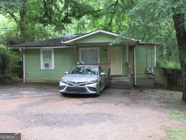 3 bedroom, 1 bathroom, 660 sq ft single family residence for sale at 118 Tye Street, Stockbridge, GA 30281 — photo 1 of 3