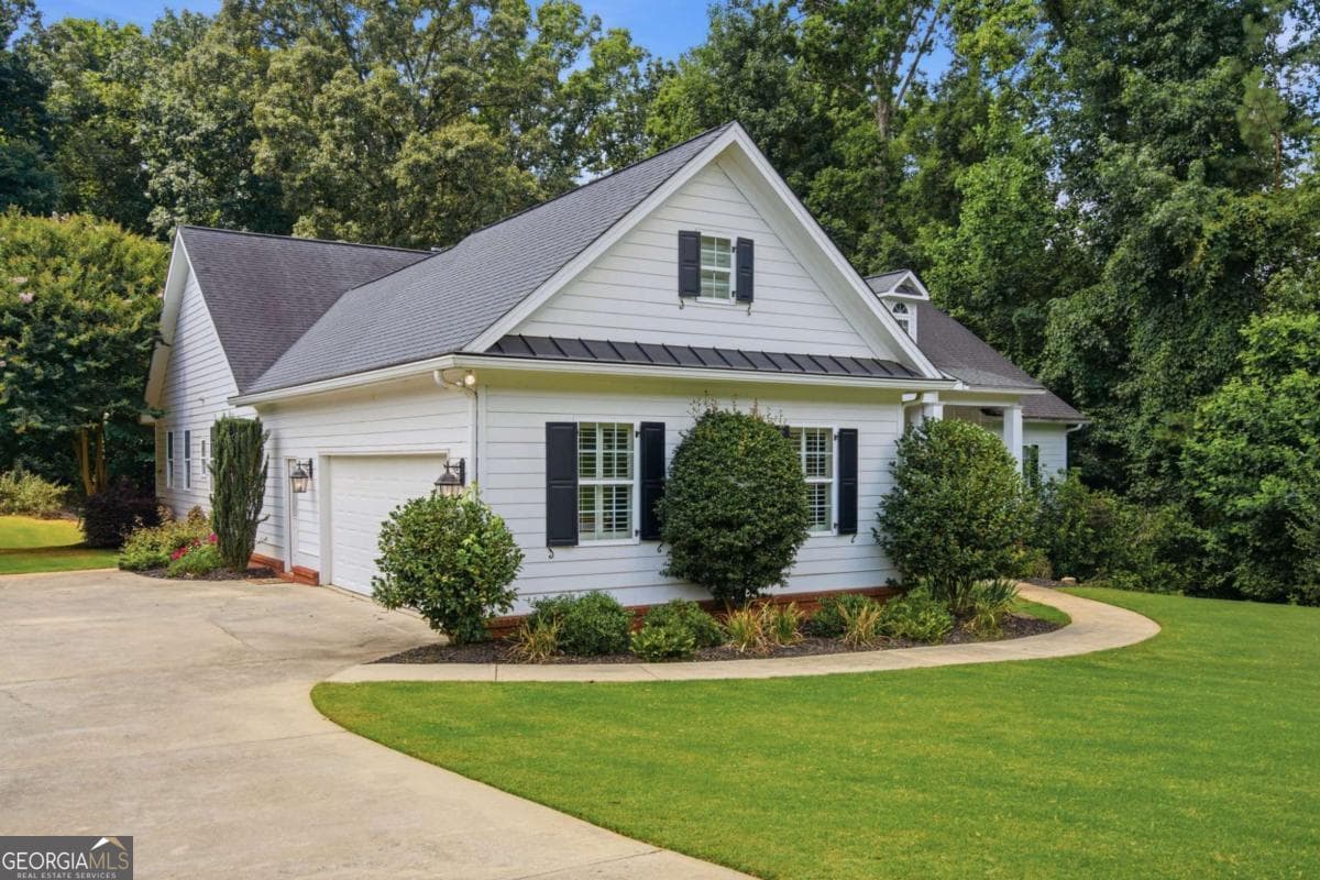 4 bedroom, 2.5 bathroom, 3,148 sq ft single family residence for sale at 5105 Stefan Ridge Way, Buford, GA 30519 — photo 4