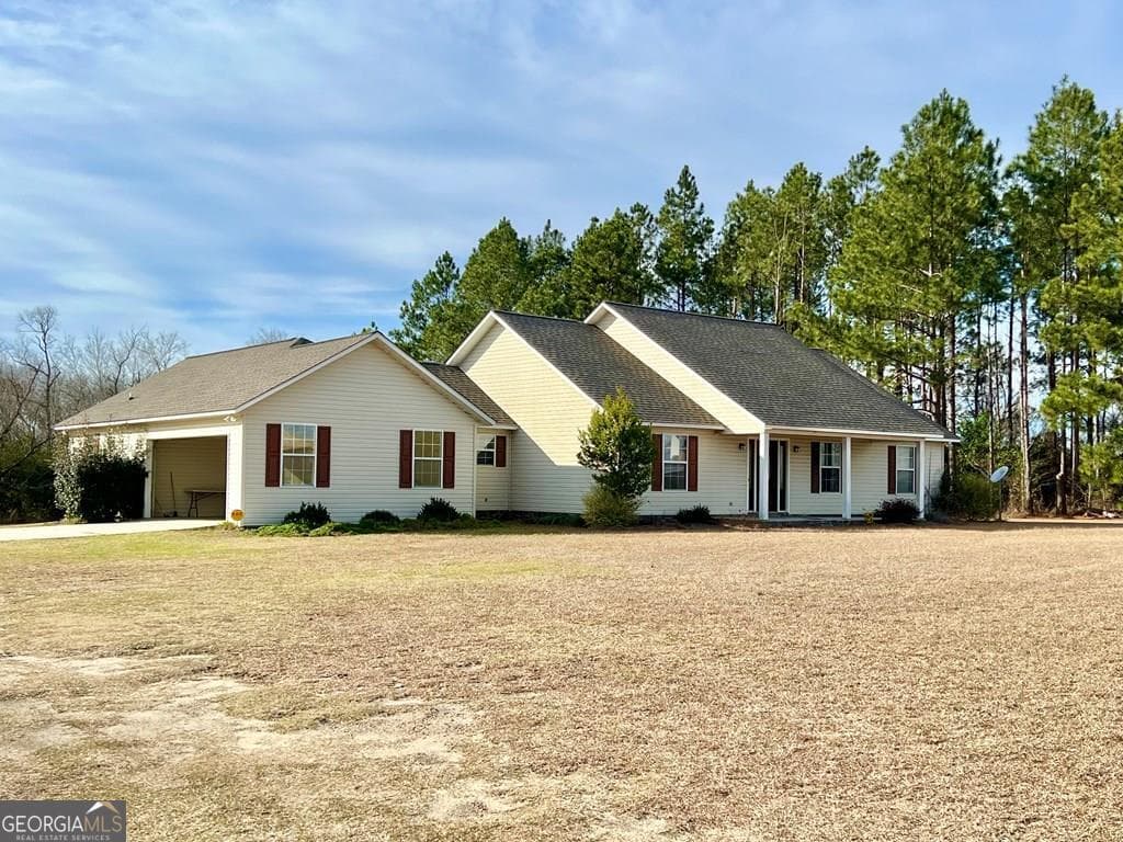 3 bedroom, 2 bathroom, 2,216 sq ft single family residence sold at 88 Roberts Lane, Hazlehurst, GA 31539