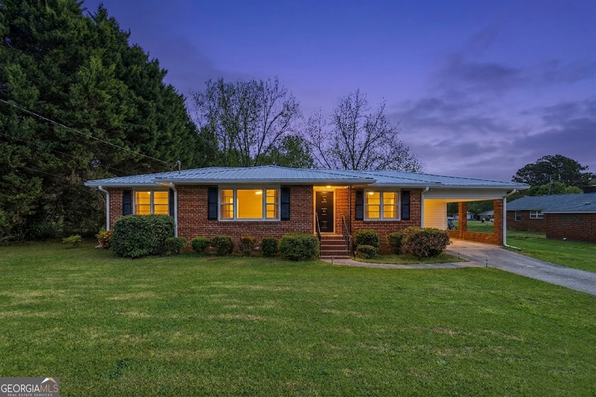 3 bedroom, 1.5 bathroom, 1,350 sq ft single family residence for sale at 93 Carlton Avenue, Union Point, GA 30669 — photo 2