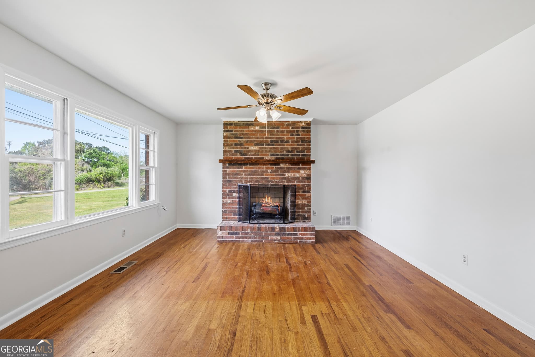 3 bedroom, 1.5 bathroom, 1,350 sq ft single family residence for sale at 93 Carlton Avenue, Union Point, GA 30669 — photo 7