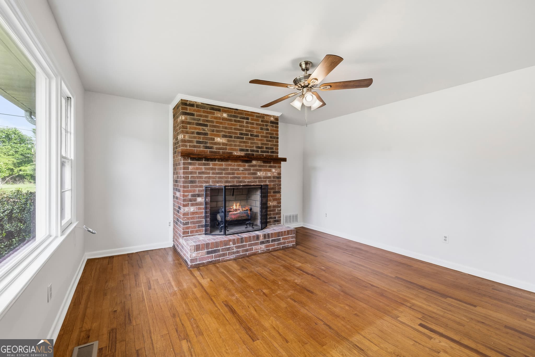 3 bedroom, 1.5 bathroom, 1,350 sq ft single family residence for sale at 93 Carlton Avenue, Union Point, GA 30669 — photo 9