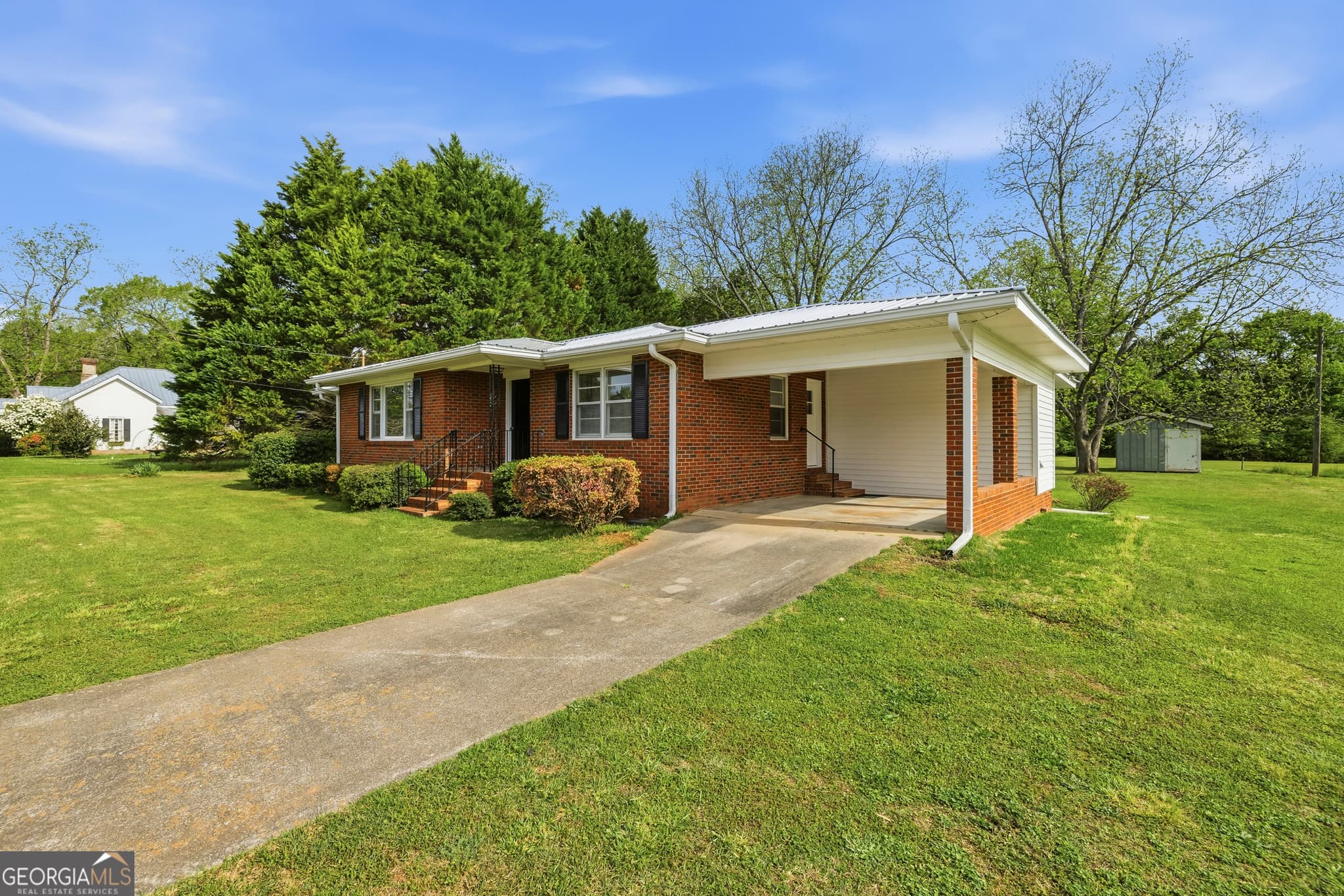 3 bedroom, 1.5 bathroom, 1,350 sq ft single family residence for sale at 93 Carlton Avenue, Union Point, GA 30669 — photo 4