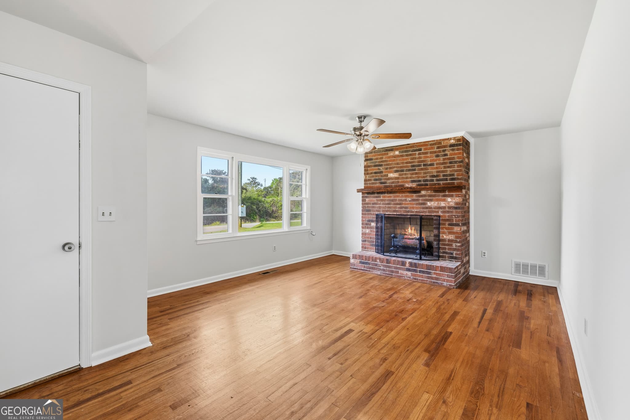 3 bedroom, 1.5 bathroom, 1,350 sq ft single family residence for sale at 93 Carlton Avenue, Union Point, GA 30669 — photo 8