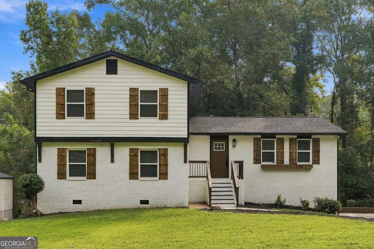 5 bedroom, 3 bathroom, 2,240 sq ft single family residence for sale at 1001 Martin Road, Stone Mountain, GA 30088 — photo 1 of 66