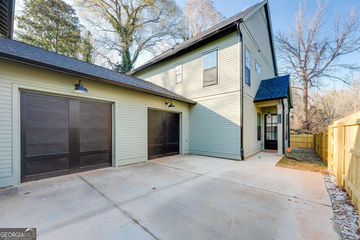 3 bedroom, 2.5 bathroom, 1,966 sq ft townhouse for rent at 1239 Plaza Avenue, Atlanta, GA 30310 for $3,100 a month — photo 2