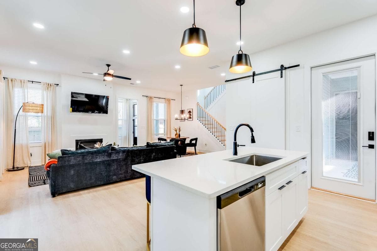 3 bedroom, 2.5 bathroom, 1,966 sq ft townhouse for rent at 1239 Plaza Avenue, Atlanta, GA 30310 for $3,100 a month — photo 3